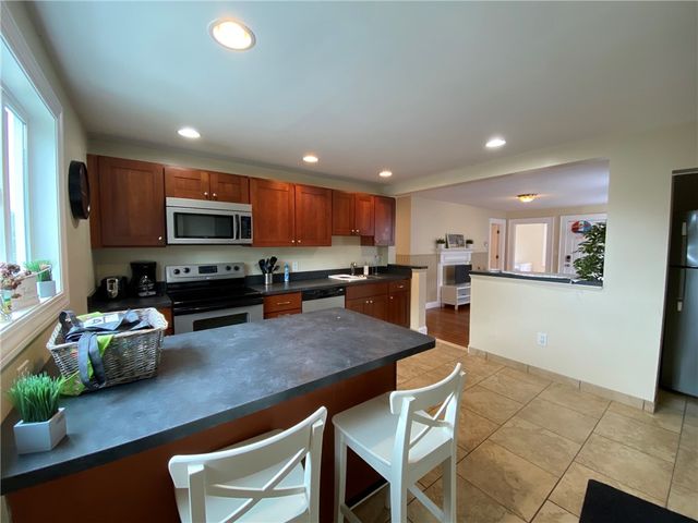 19 Howard Street 2, Newport, RI 02840