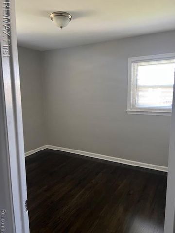 13 Mile Road, Saint Clair Shores, MI 48082