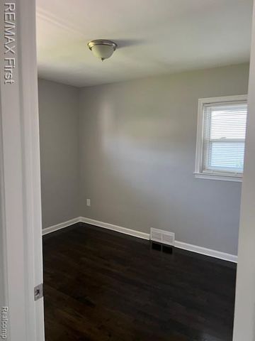 13 Mile Road, Saint Clair Shores, MI 48082