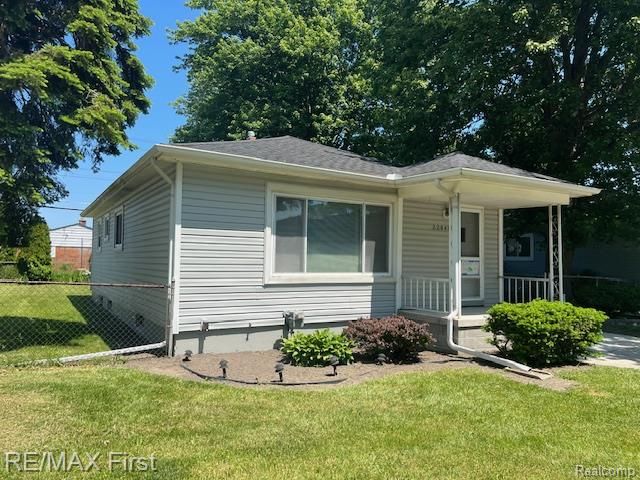 13 Mile Road, Saint Clair Shores, MI 48082