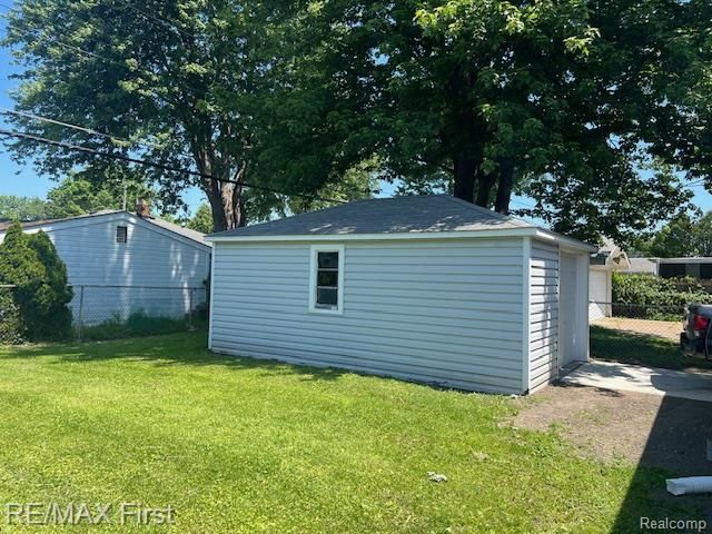 13 Mile Road, Saint Clair Shores, MI 48082