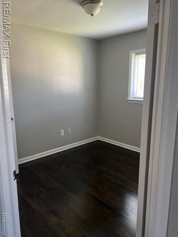 13 Mile Road, Saint Clair Shores, MI 48082