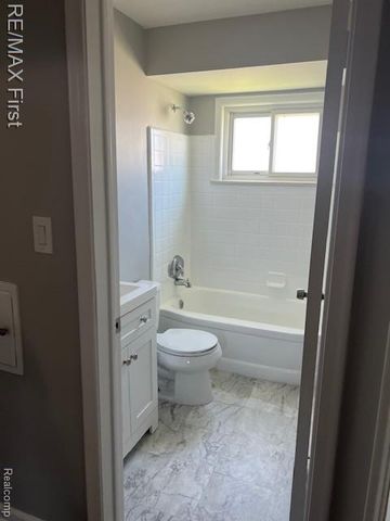 13 Mile Road, Saint Clair Shores, MI 48082