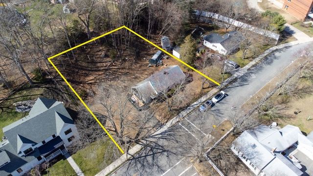 5 Murphy Ave A, Newburyport, MA 01950