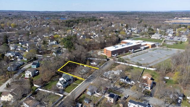 5 Murphy Ave A, Newburyport, MA 01950