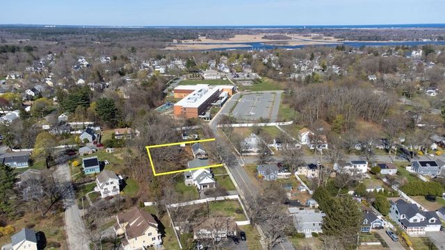 5 Murphy Ave A, Newburyport, MA 01950