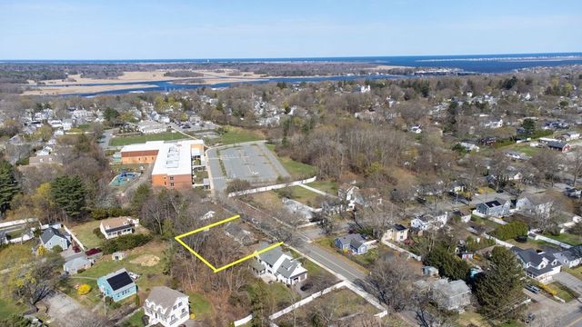 5 Murphy Ave A, Newburyport, MA 01950