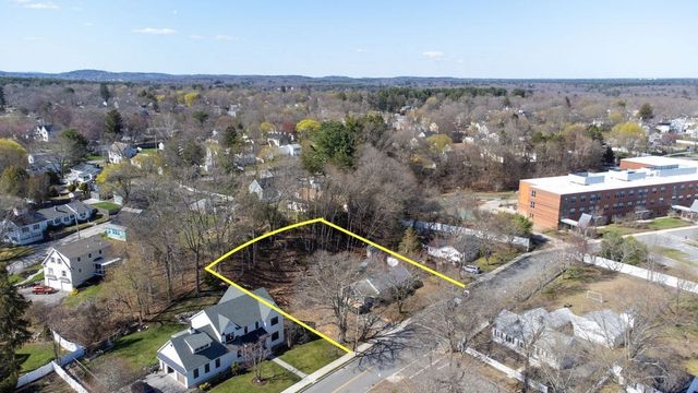 5 Murphy Ave A, Newburyport, MA 01950