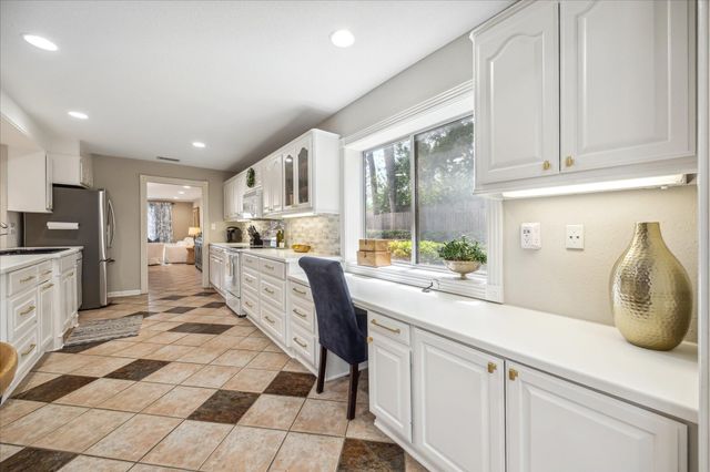 8956 Chatsworth Drive 8956, Houston, TX 77024