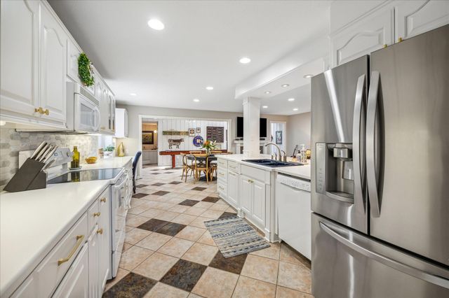 8956 Chatsworth Drive 8956, Houston, TX 77024