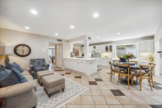 8956 Chatsworth Drive 8956, Houston, TX 77024