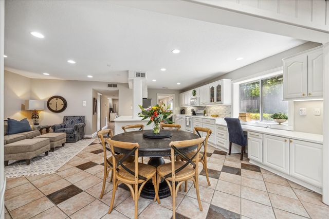 8956 Chatsworth Drive 8956, Houston, TX 77024