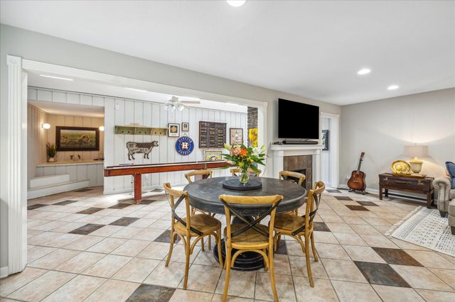 8956 Chatsworth Drive 8956, Houston, TX 77024