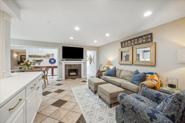 8956 Chatsworth Drive 8956, Houston, TX 77024