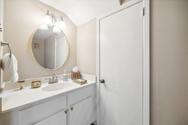 8956 Chatsworth Drive 8956, Houston, TX 77024