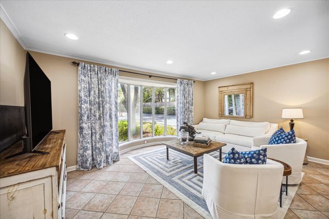 8956 Chatsworth Drive 8956, Houston, TX 77024