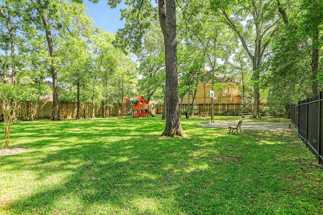 8956 Chatsworth Drive 8956, Houston, TX 77024