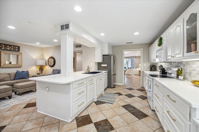 8956 Chatsworth Drive 8956, Houston, TX 77024
