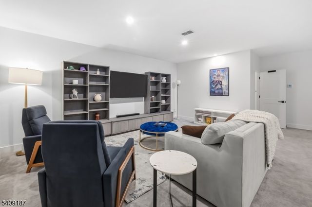 34 Aspen Dr, Cedar Grove Twp., NJ 07009