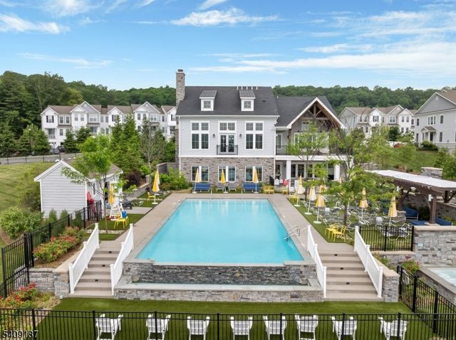 34 Aspen Dr, Cedar Grove Twp., NJ 07009