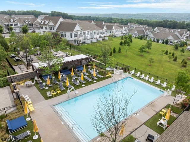 34 Aspen Dr, Cedar Grove Twp., NJ 07009