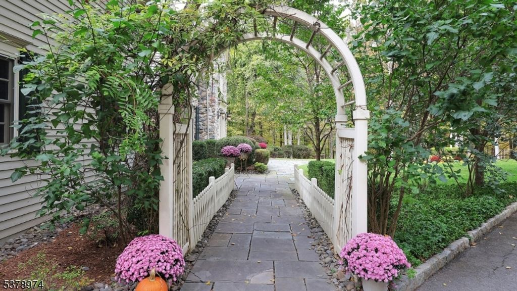 23 Charlotte Hill Dr, Bernardsville Boro, NJ 07924 — photo 3