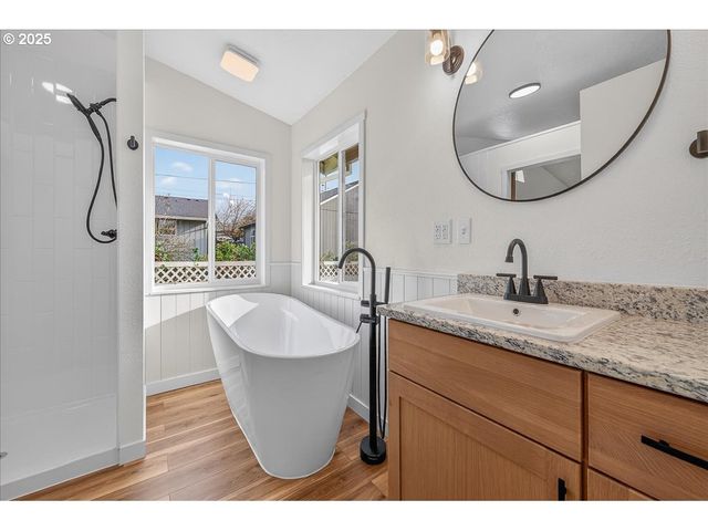 424 S 9TH St, St Helens, OR 97051