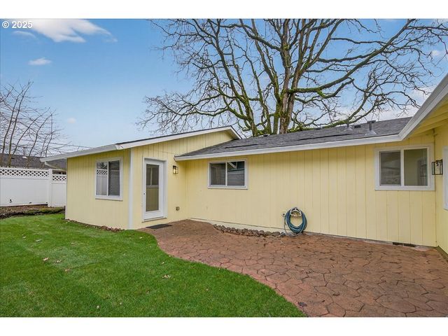424 S 9TH St, St Helens, OR 97051