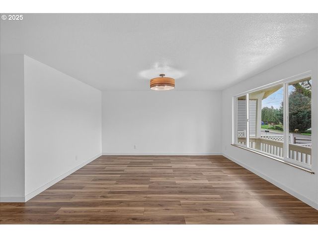 424 S 9TH St, St Helens, OR 97051