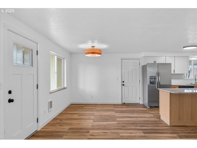 424 S 9TH St, St Helens, OR 97051