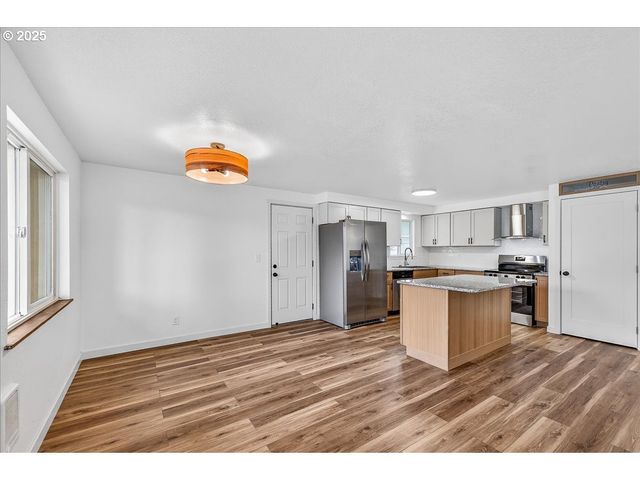 424 S 9TH St, St Helens, OR 97051