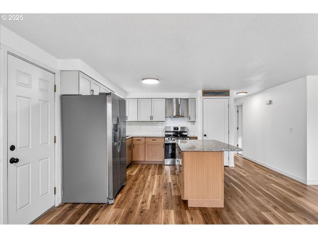 424 S 9TH St, St Helens, OR 97051