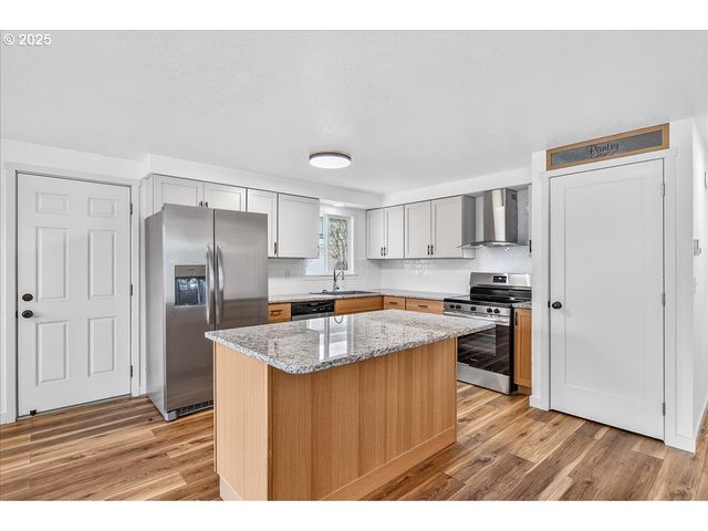 424 S 9TH St, St Helens, OR 97051