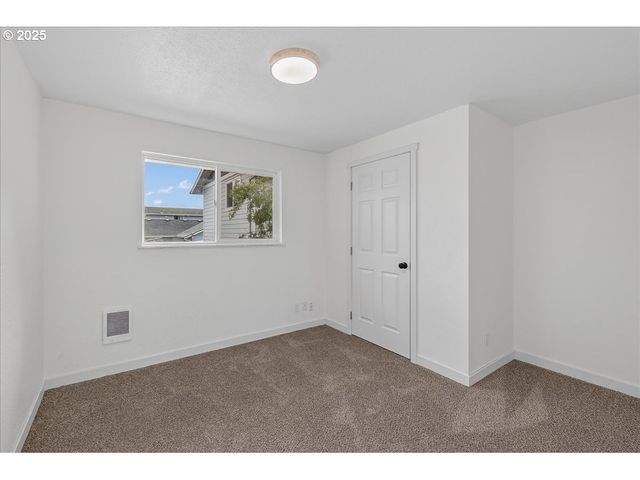 424 S 9TH St, St Helens, OR 97051