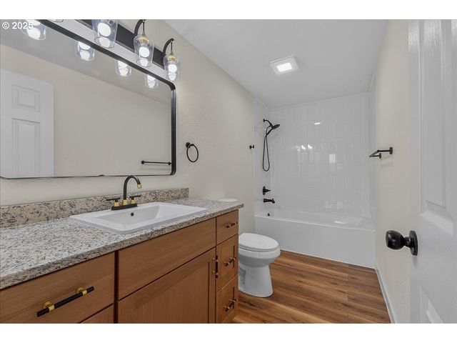 424 S 9TH St, St Helens, OR 97051