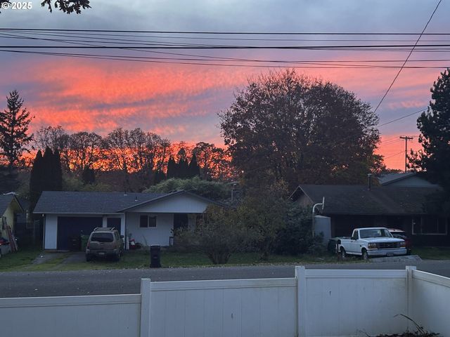 424 S 9TH St, St Helens, OR 97051