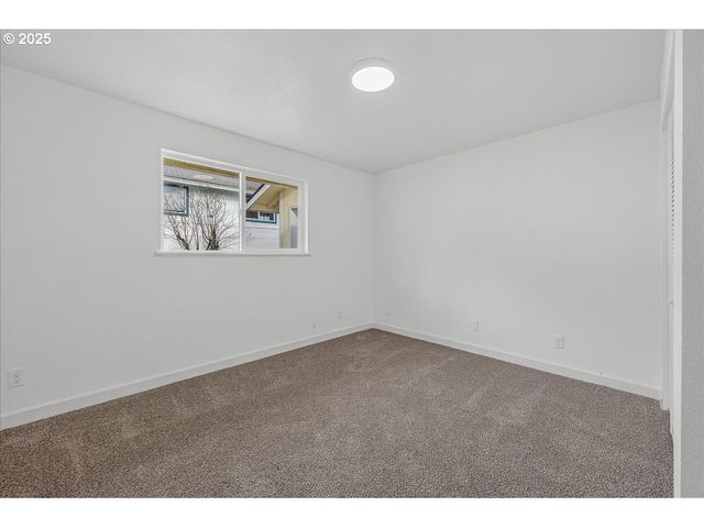 424 S 9TH St, St Helens, OR 97051