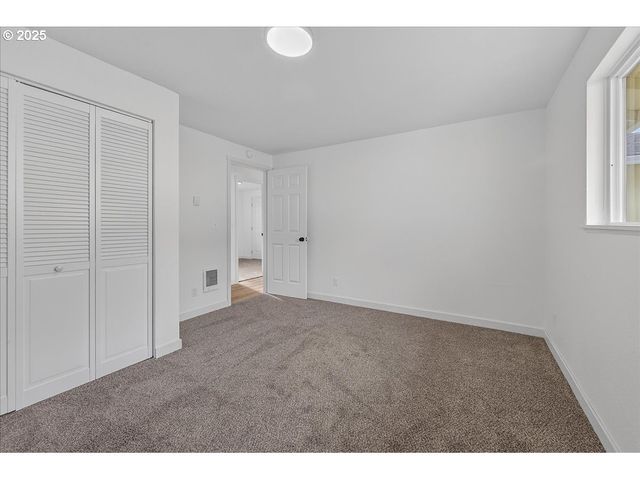 424 S 9TH St, St Helens, OR 97051