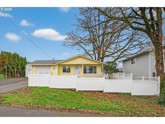 424 S 9TH St, St Helens, OR 97051