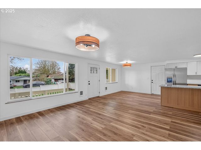 424 S 9TH St, St Helens, OR 97051