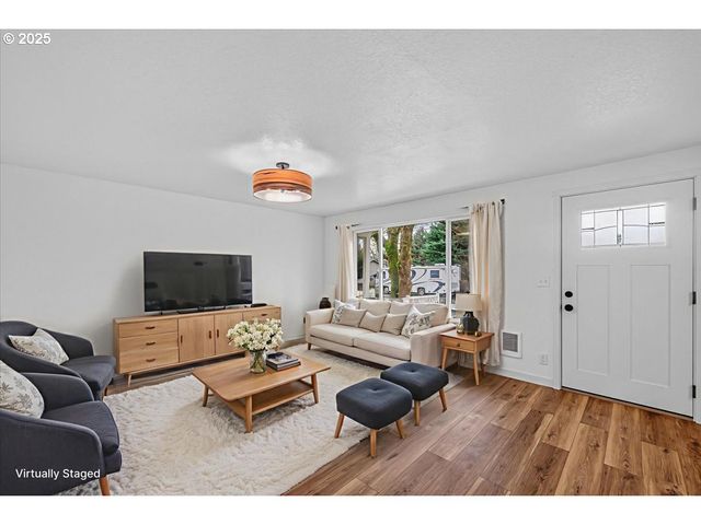 424 S 9TH St, St Helens, OR 97051