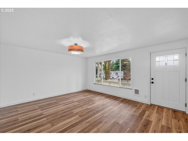 424 S 9TH St, St Helens, OR 97051