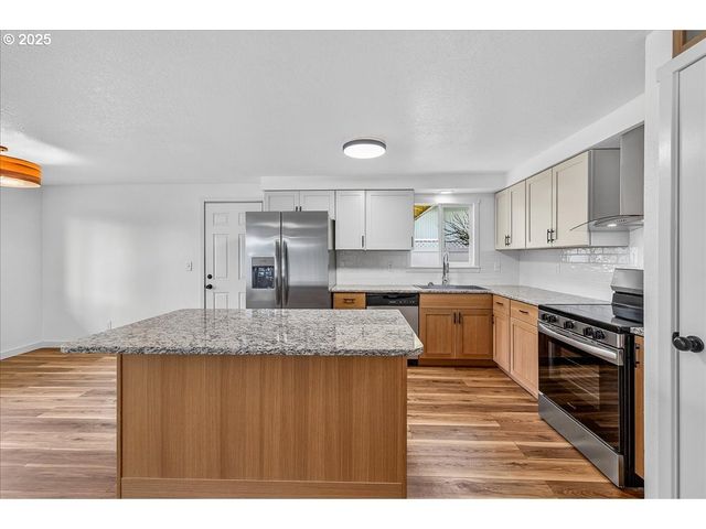 424 S 9TH St, St Helens, OR 97051