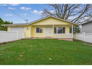 424 S 9TH St, St Helens, OR 97051