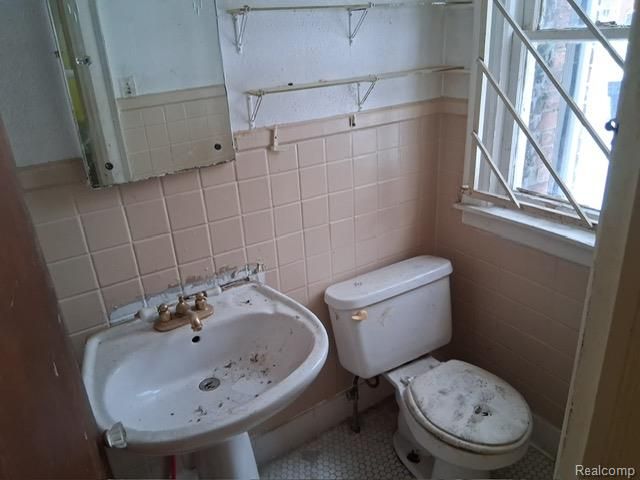 15530 Winthrop Street, Detroit, MI 48227