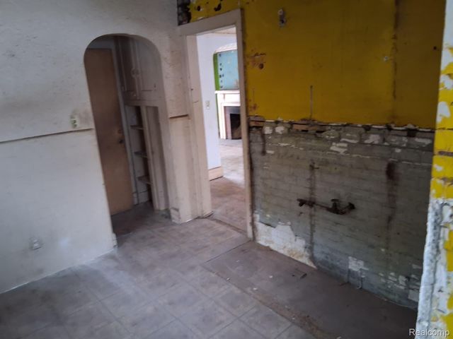 15530 Winthrop Street, Detroit, MI 48227