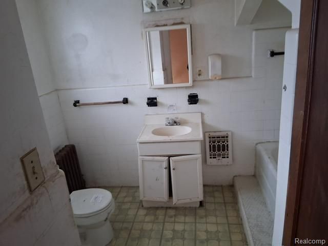 15530 Winthrop Street, Detroit, MI 48227