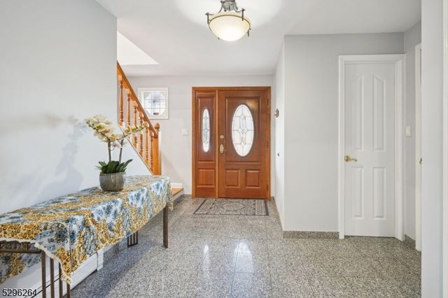 7 Mansfield Ct, Livingston Twp., NJ 07039