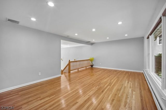 7 Mansfield Ct, Livingston Twp., NJ 07039