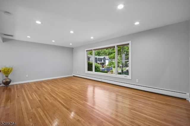7 Mansfield Ct, Livingston Twp., NJ 07039